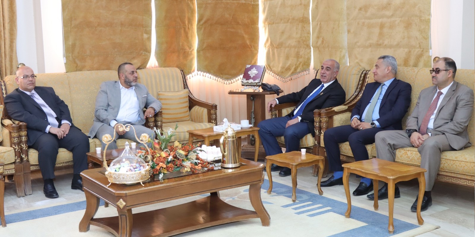  رئيس جامعة الحسين بن طلال يتبادل التهاني مع الهيئتين التدريسية والإدارية وضيوف الجامعة بمناسبة عيد الأضحى المبارك